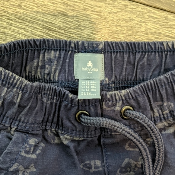 BabyGap Blue Piranha Print Elastic Shorts - Picture 2 of 3